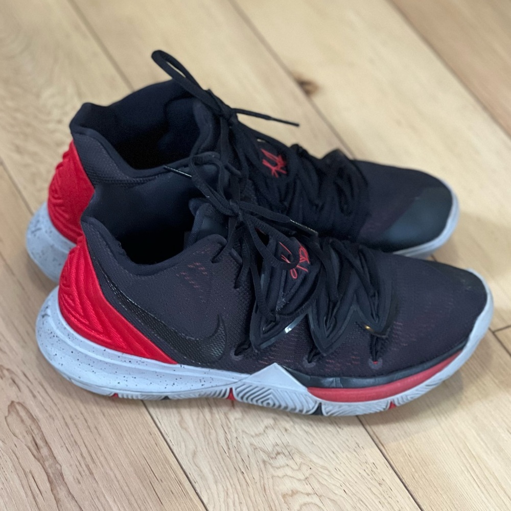 Nike Kyrie 5 Bred Men’s Size 10.5